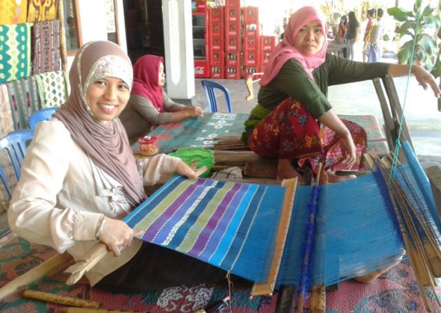 Belajar bikin kain songket